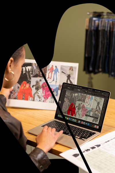 Student Fashion bekijkt moodboard op laptop