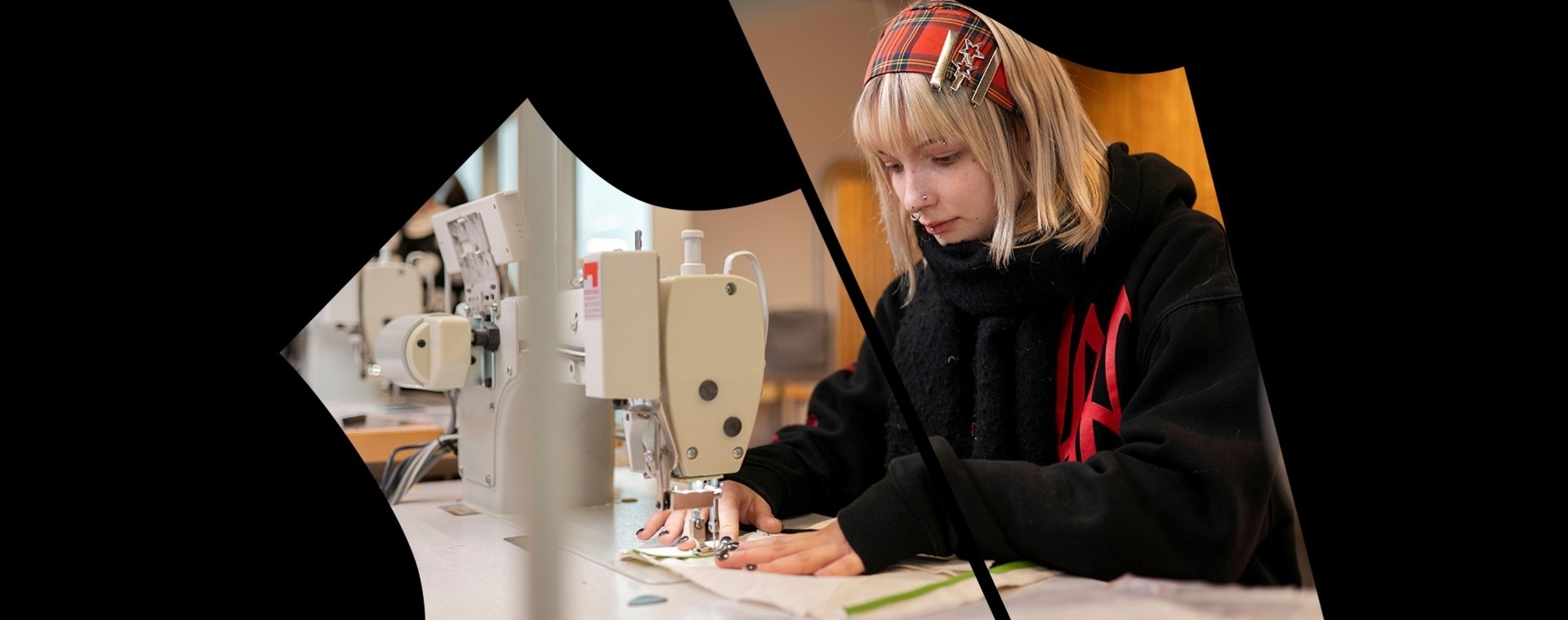 Student Fashion achter naaimachine