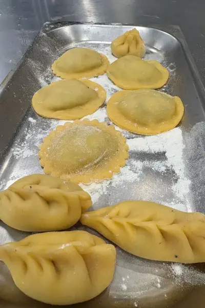 ravioli en dumplings op bakplaat