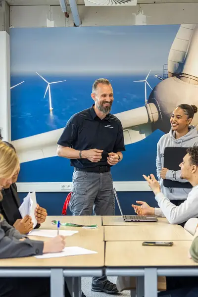 Docent voor een groep studenten.