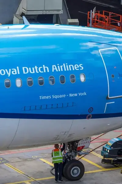 KLM-vliegtuig naar New York op de startbaan.