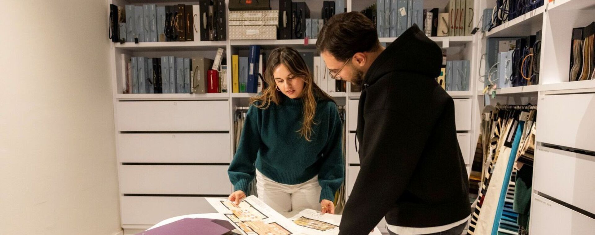 Studenten Jan des Bouvrie buigen zich over ontwerpen