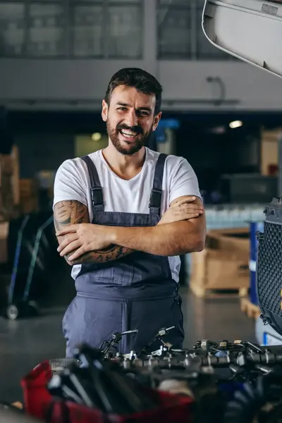 Automonteur in autogarage