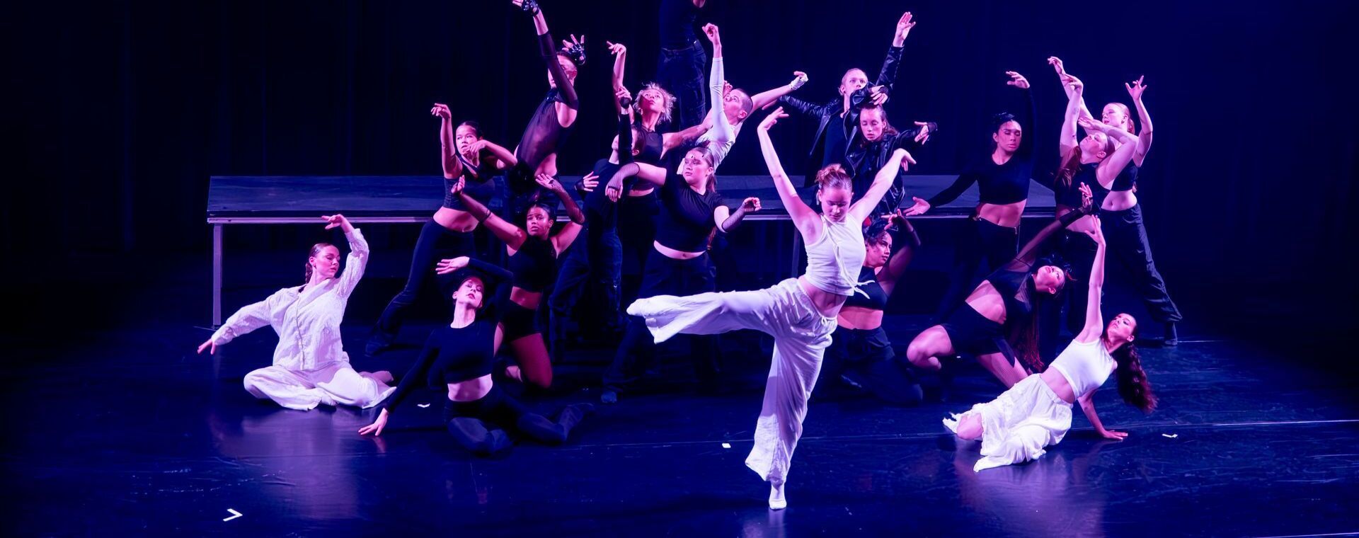 Studenten Dans dansen op het podium