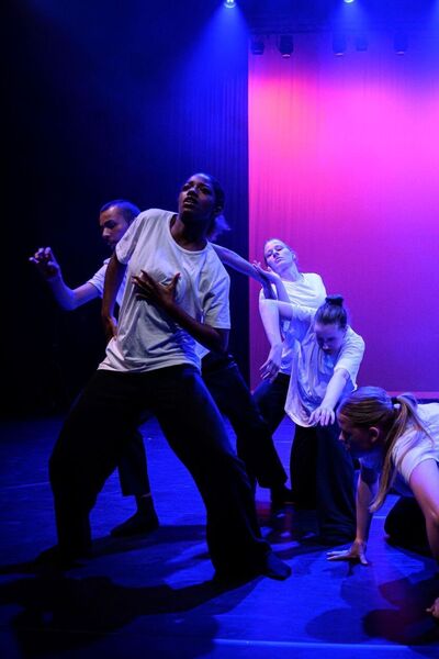 Studenten Dans op het podium