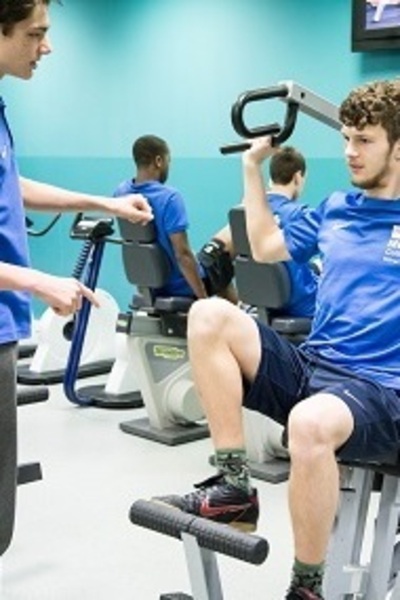 Studenten aan het sporten