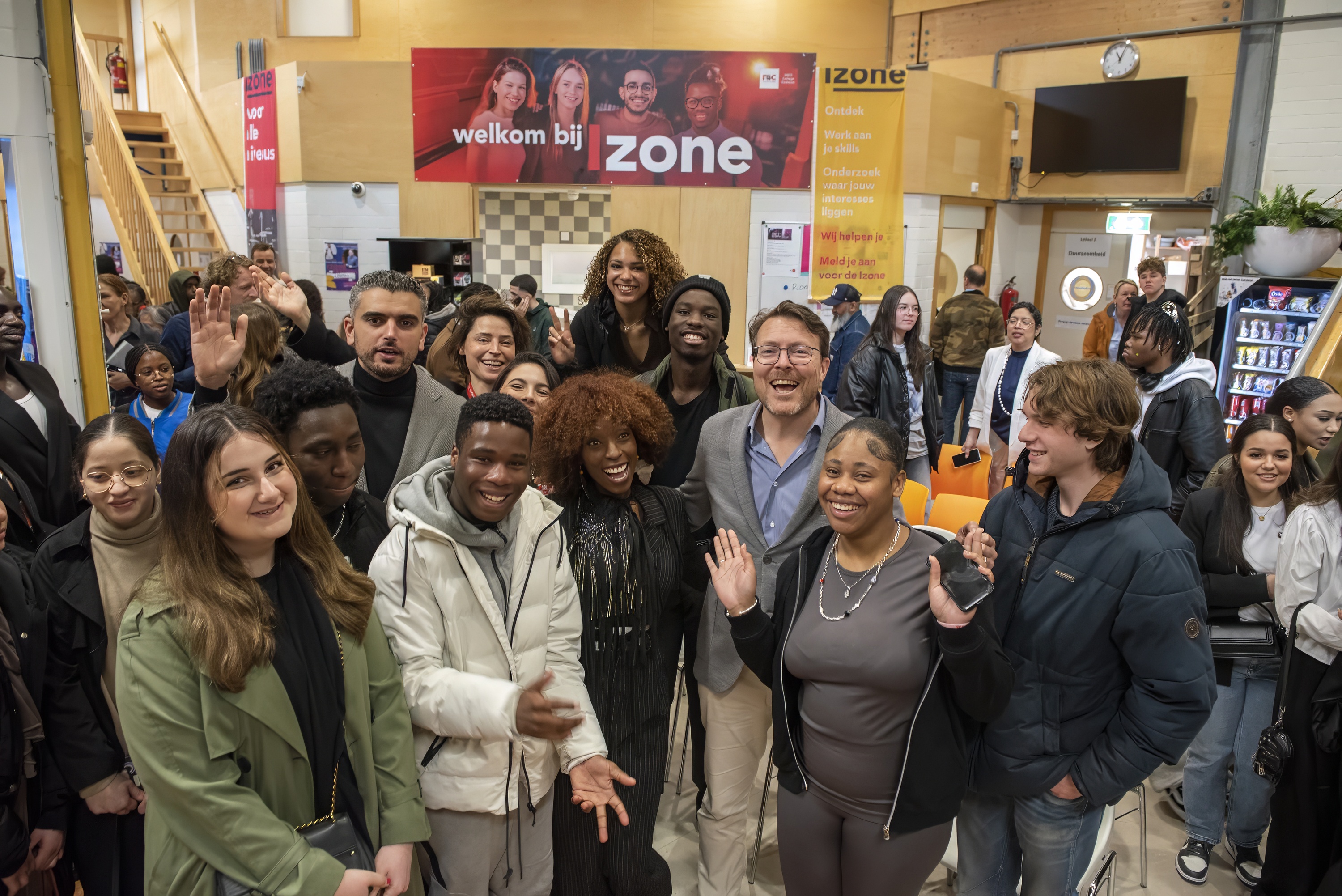 Izone viert jubileum met gastles van Sofyan Mbarki en Constantijn van Oranje