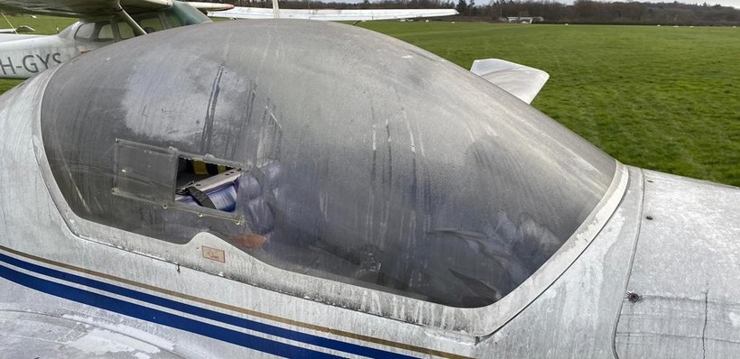 Studenten Vliegtuigtechniek helpen bij herstel toestellen na brand vliegveld Hilversum