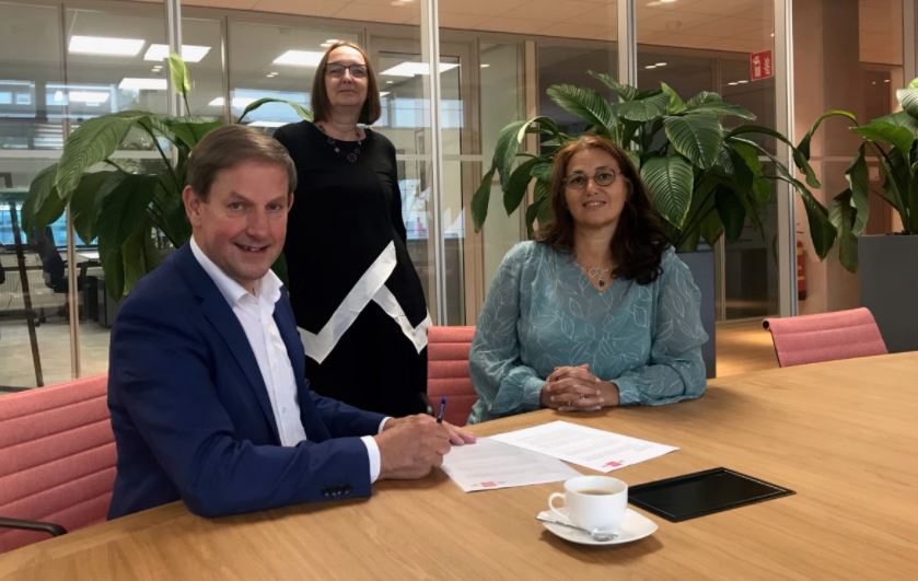 ROC van Amsterdam en TopTaal slaan handen ineen voor inburgeraars