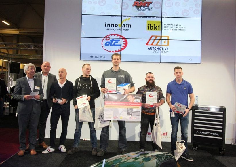 Studenten in de prijzen tijdens Autotechnicus van het jaar finale
